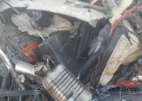 2011 Mercedes-Benz E 350 4Matic z USA, uszkodzony, nr VIN WDDHF8HB5BA501894